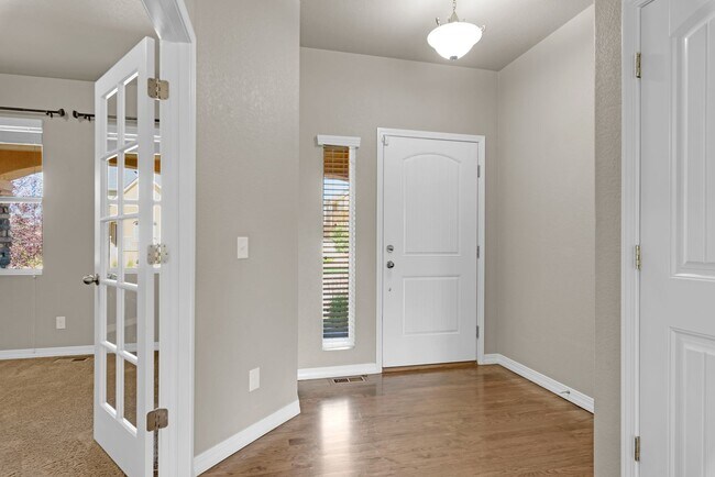 Building Photo - Beautiful home available to move in 08/04/...