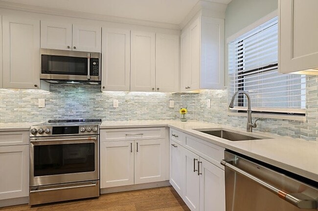 Building Photo - 300 Intracoastal Pl