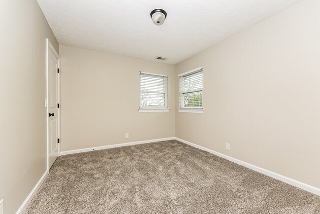 Building Photo - 4956 Alexis Dr