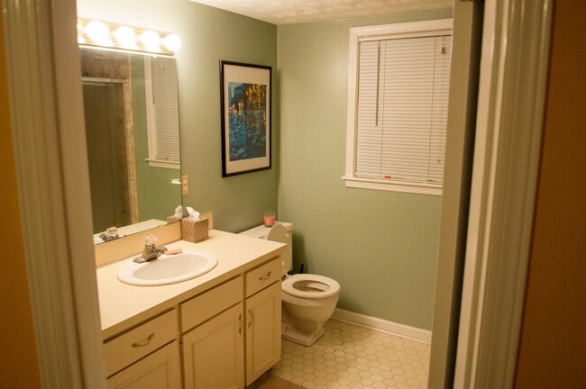 Building Photo - 4102 Landau Dr