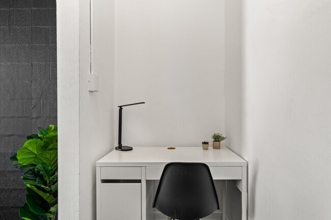 Building Photo - 832 Hilgard Ave