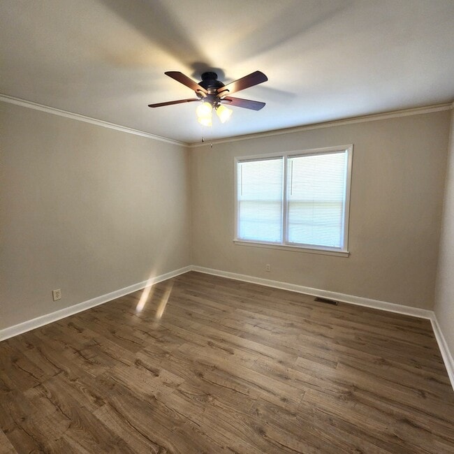 Building Photo - 6 N Gaywood Dr
