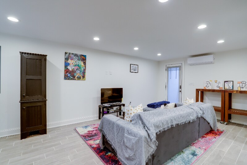 Building Photo - 335 Division Ave NE