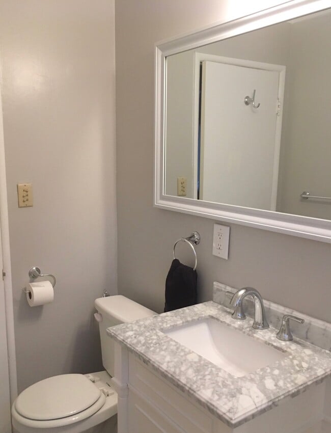 Bathroom - 4137 W 173rd St
