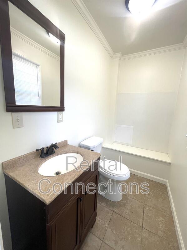 Building Photo - 3300 W Hawthorne Ct