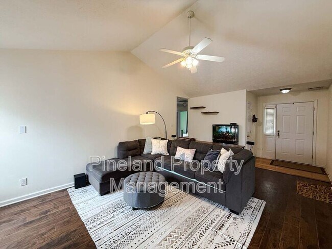 Building Photo - 7704 Redwood Ave