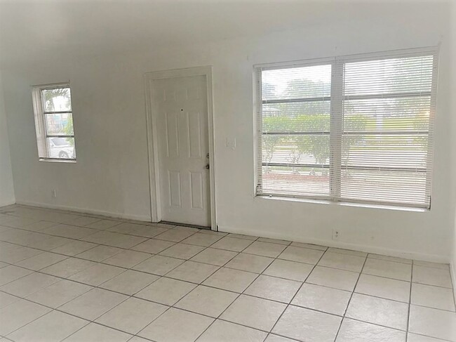 Building Photo - Cute 3 Bedroom House with Carport