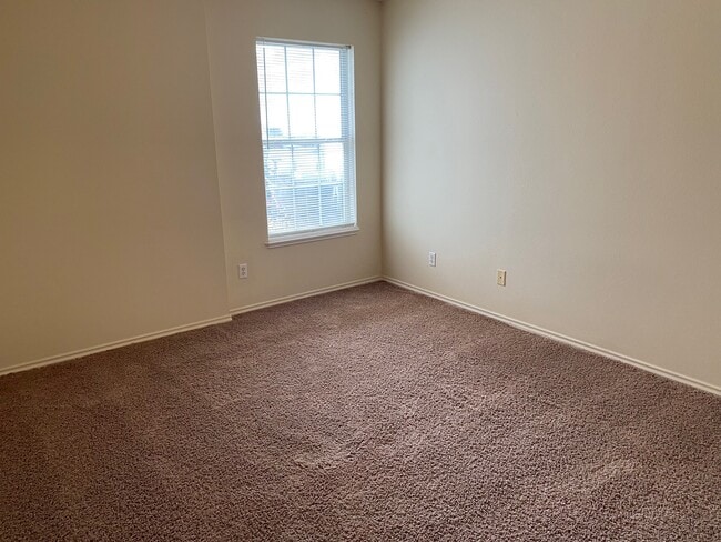 Building Photo - 6206 Summerhill Pl