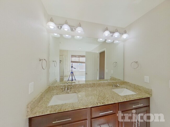 Building Photo - 7360 Blue Water Dr