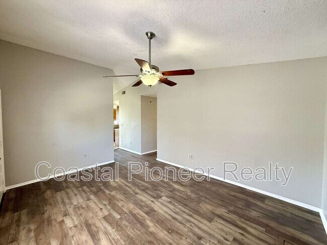 Building Photo - 1242 Coolmont Dr