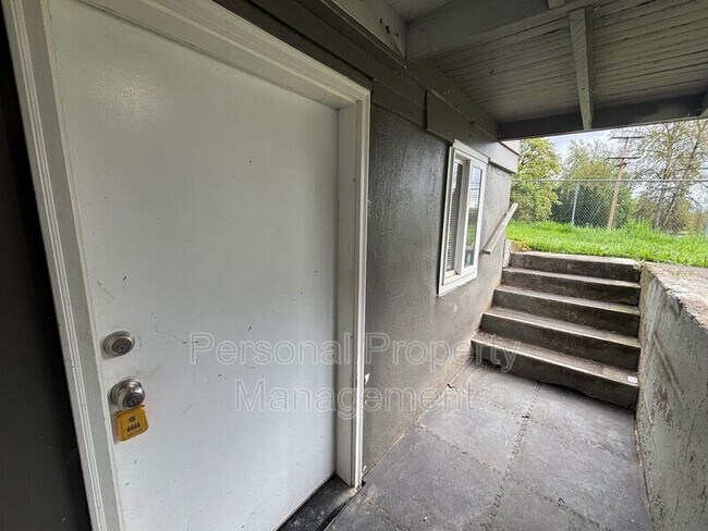 Building Photo - 525 NW 10th Ave