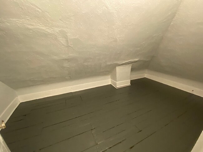 Building Photo - 1513 E Superior St