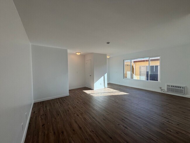 Interior Photo - 1163 Winchester Ave