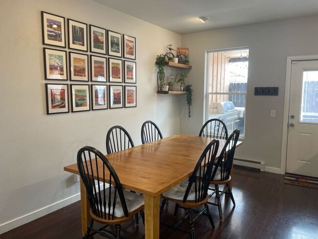 Building Photo - LOCATION LOCATION!! Contemporary & Updated...