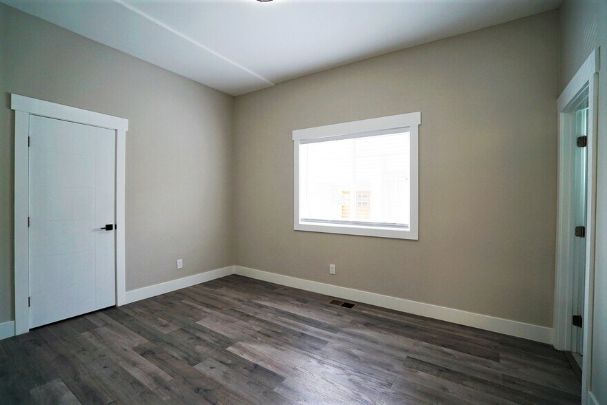 Building Photo - 1633 62nd St