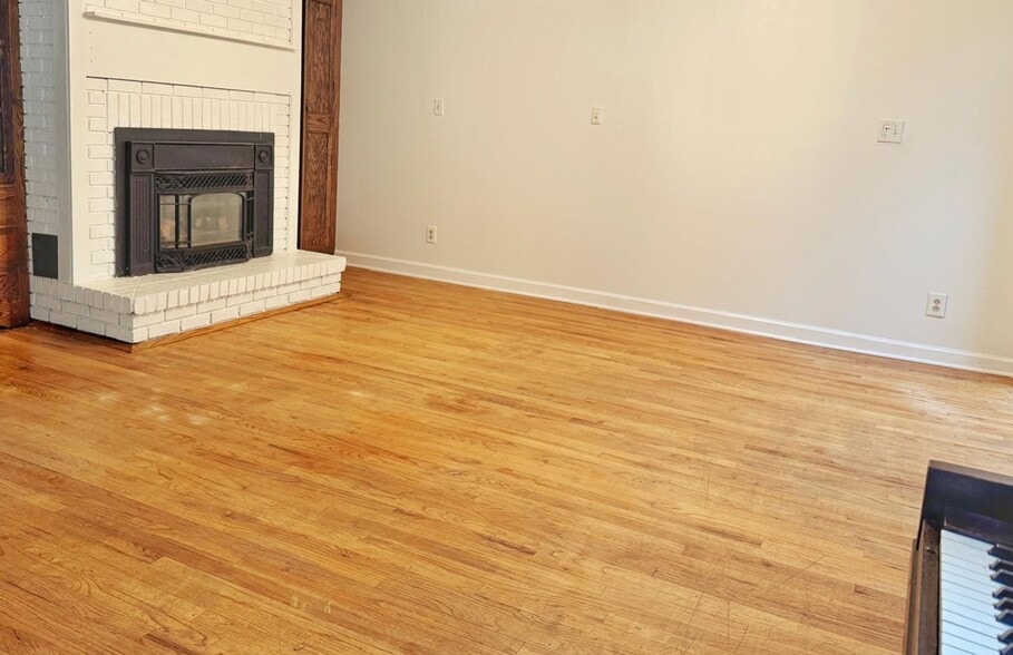Building Photo - 525 Birnamwood Dr
