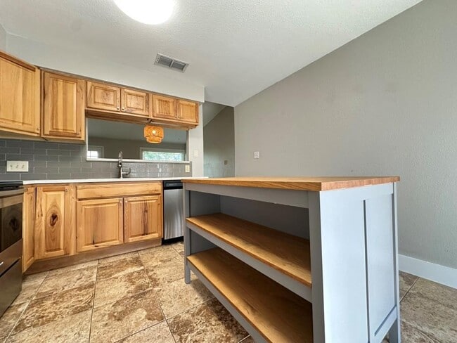 Building Photo - 6713 West Gate Blvd