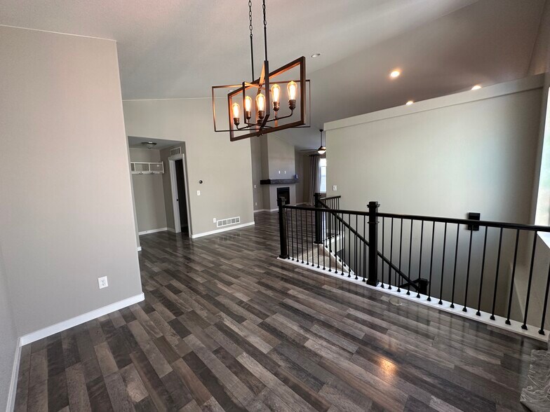 Building Photo - 6737 Sedgerock Ln