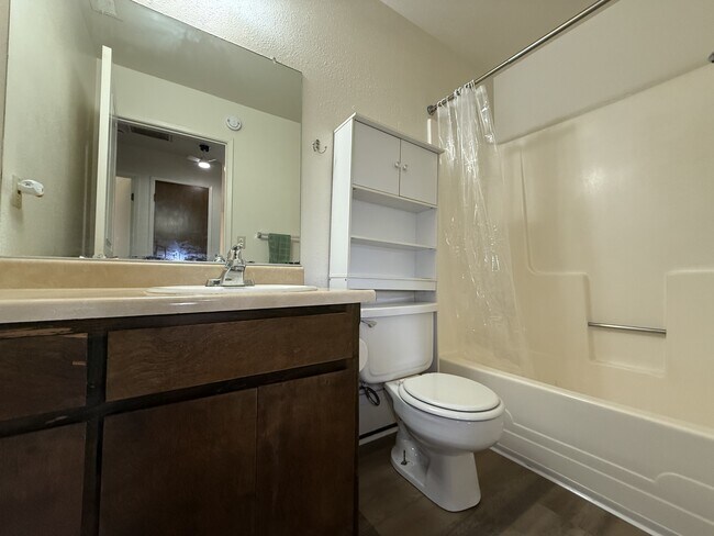 Building Photo - 860 Netters Cir