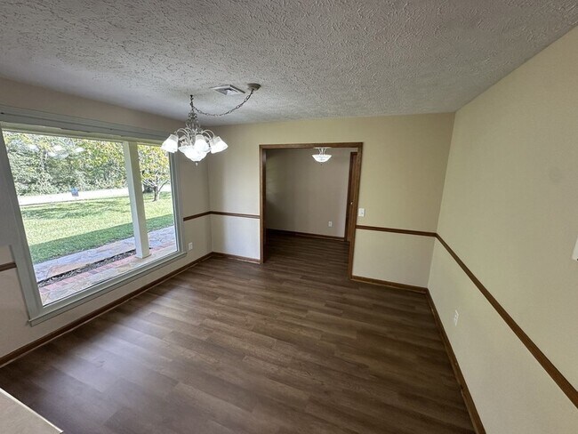 Building Photo - 341 Hickory Dr