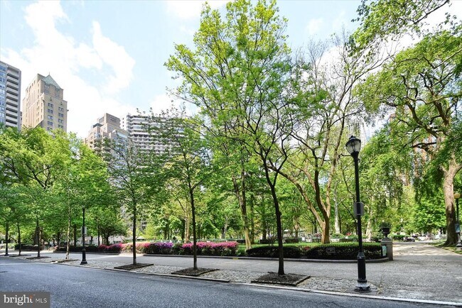 Building Photo - 1810 Rittenhouse Square