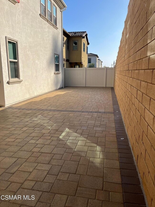 Building Photo - 779 Edward Scholle Dr