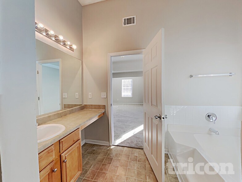 Building Photo - 205 Oak Terrace Dr