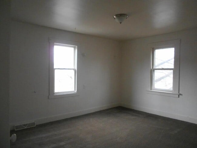 Building Photo - 1301 Maple Ave