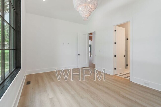 Building Photo - 541 Skyview Dr