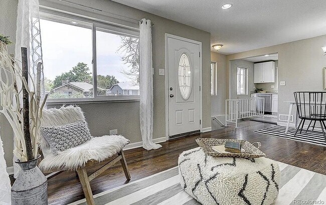 Building Photo - 815 S Eliot St