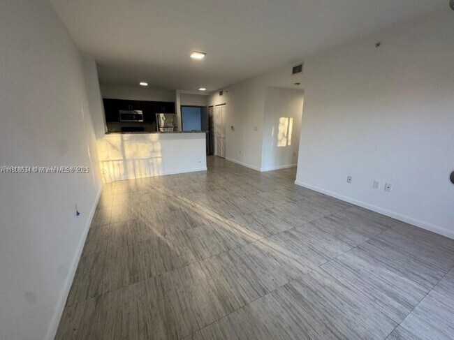 Building Photo - 1801 SW 32nd Ave