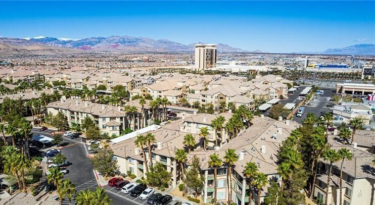 Building Photo - 7127 S Durango Dr