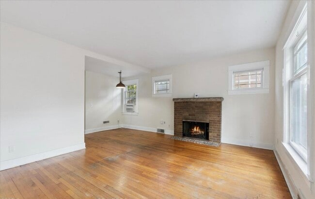 Primary Photo - 506 W Oakland Ave