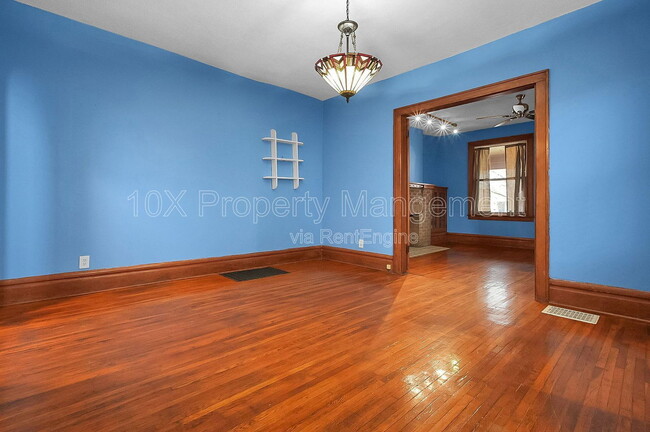 Building Photo - 275 N Warren Ave