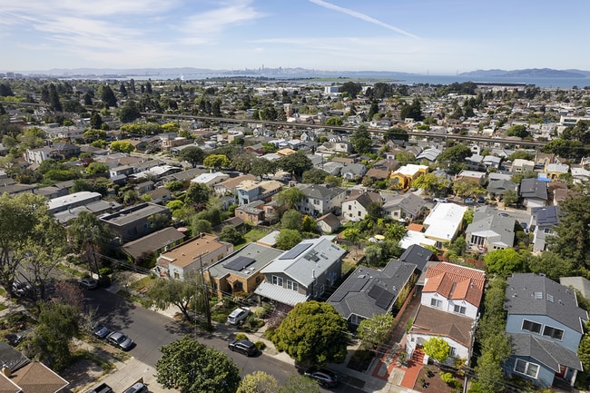Building Photo - Fully Furnished Completely Renovated Home in Albany off of Solano Ave.
