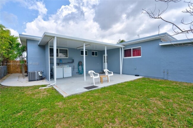Building Photo - 3635 SW 88th Ct