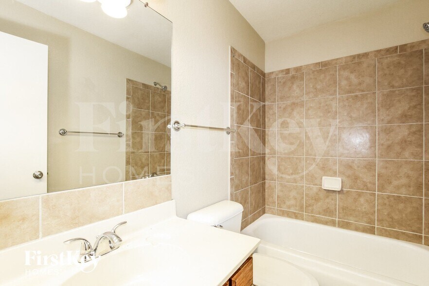 Building Photo - 5203 W Sandra Terrace
