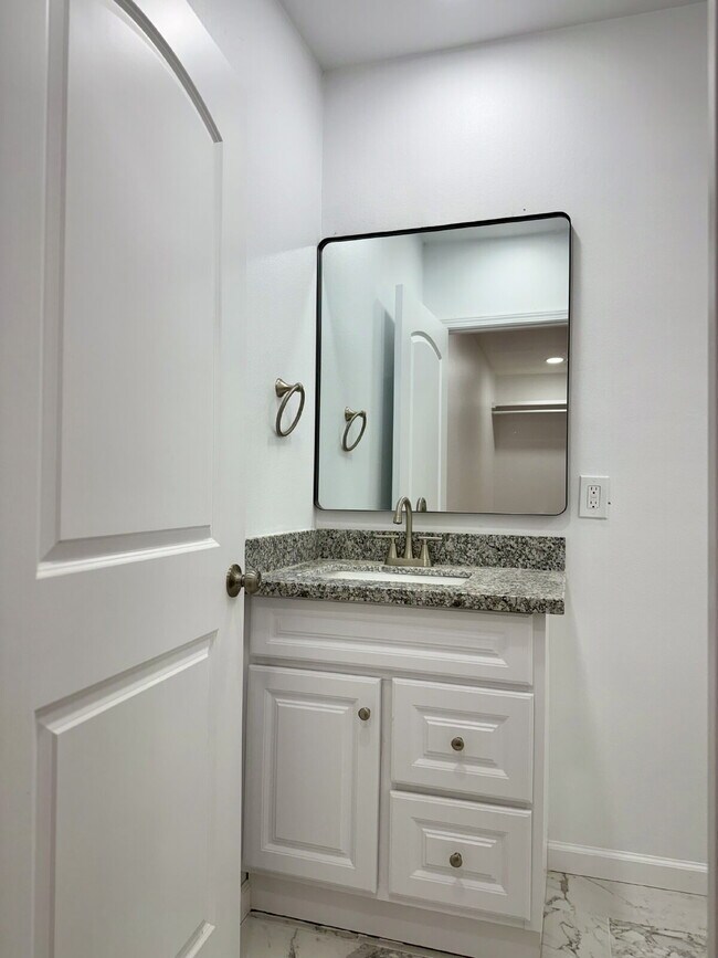 Building Photo - Unbeatable Location: Modern Living Steps f...