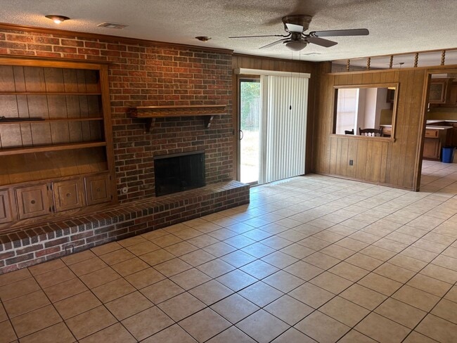 Building Photo - Large Home in NW. OKC, . Putnam City Schools