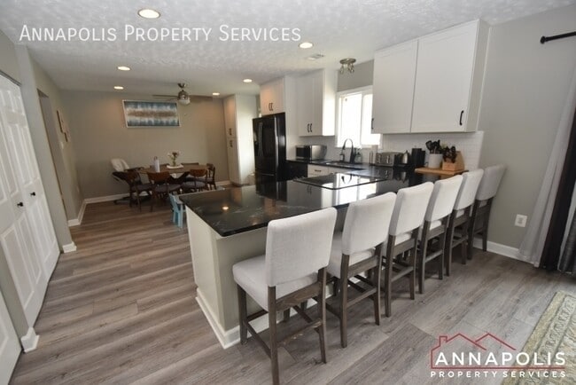 Building Photo - 2500 Symphony Ln