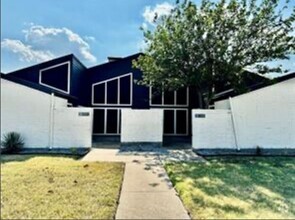 Building Photo - Fully renovated and ready for occupancy. R...