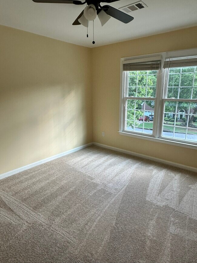 Building Photo - 420 White Rose Trce