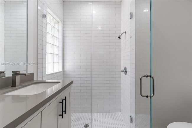 Building Photo - 15130 SW 49th Ct