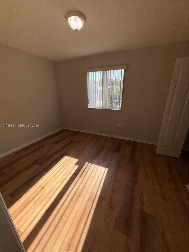 Building Photo - 15750 SW 92nd Ave