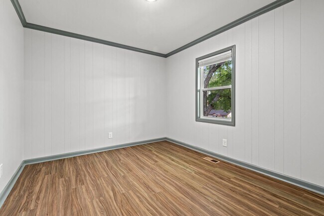 Building Photo - 2bd / 1ba near Historic Downtown Louisburg.