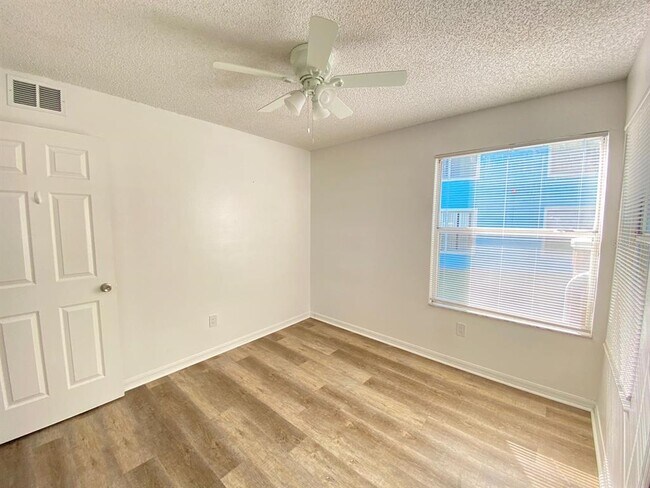 Building Photo - 2751 N Poinciana Blvd