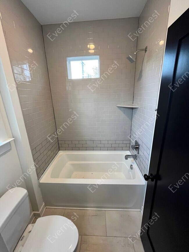 Building Photo - 4-Bedroom Home with Modern Comforts in a P...
