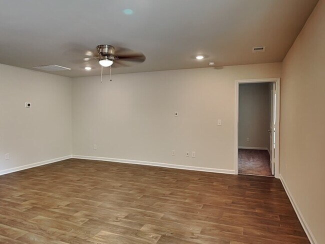 Building Photo - Apply today! Near Ft Jackson, Shaw AFBase!