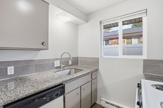 Building Photo - 1334 W Garland Ave