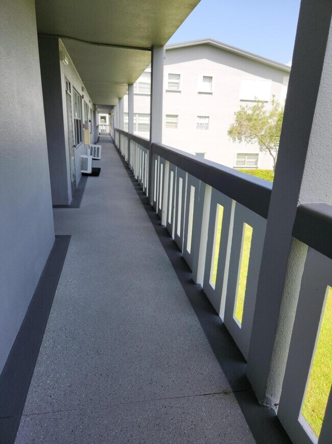 Building Photo - 106 Suffolk C